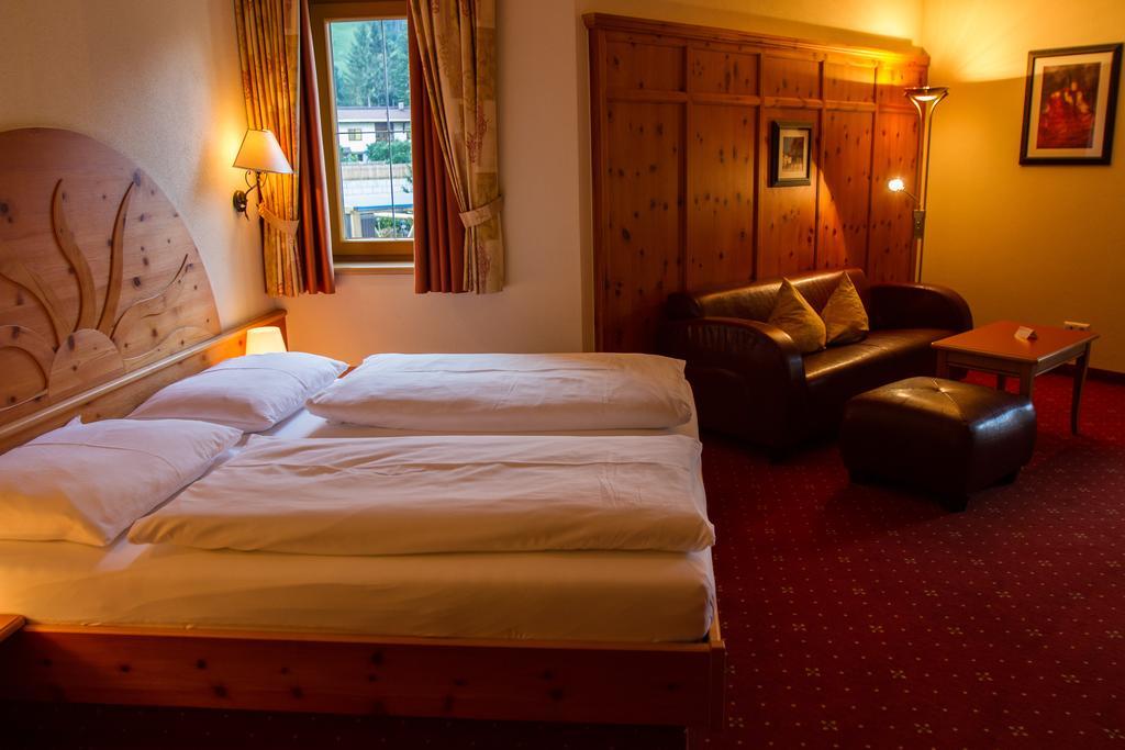 Familien Hotel Mozart Ried im Oberinntal Habitación foto